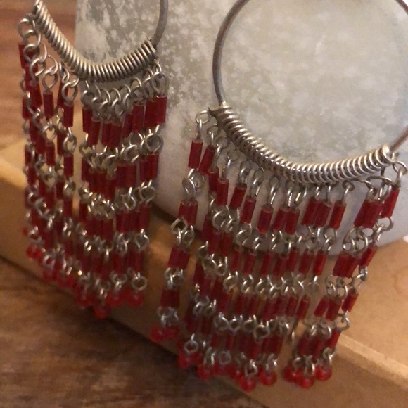 Red long dangling cascade earrings. Glass beads on silver tone metal - Picture 5 of 7